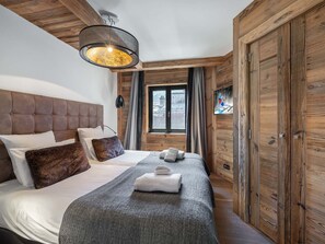 4 quartos, Wi-Fi de cortesia, roupa de cama