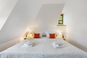3 slaapkamers, een strijkplank/strijkijzer, gratis wifi, beddengoed
