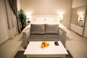 Standard-Studio, 1 King-Bett | Individuell eingerichtet, Schreibtisch, laptopgeeigneter Arbeitsplatz