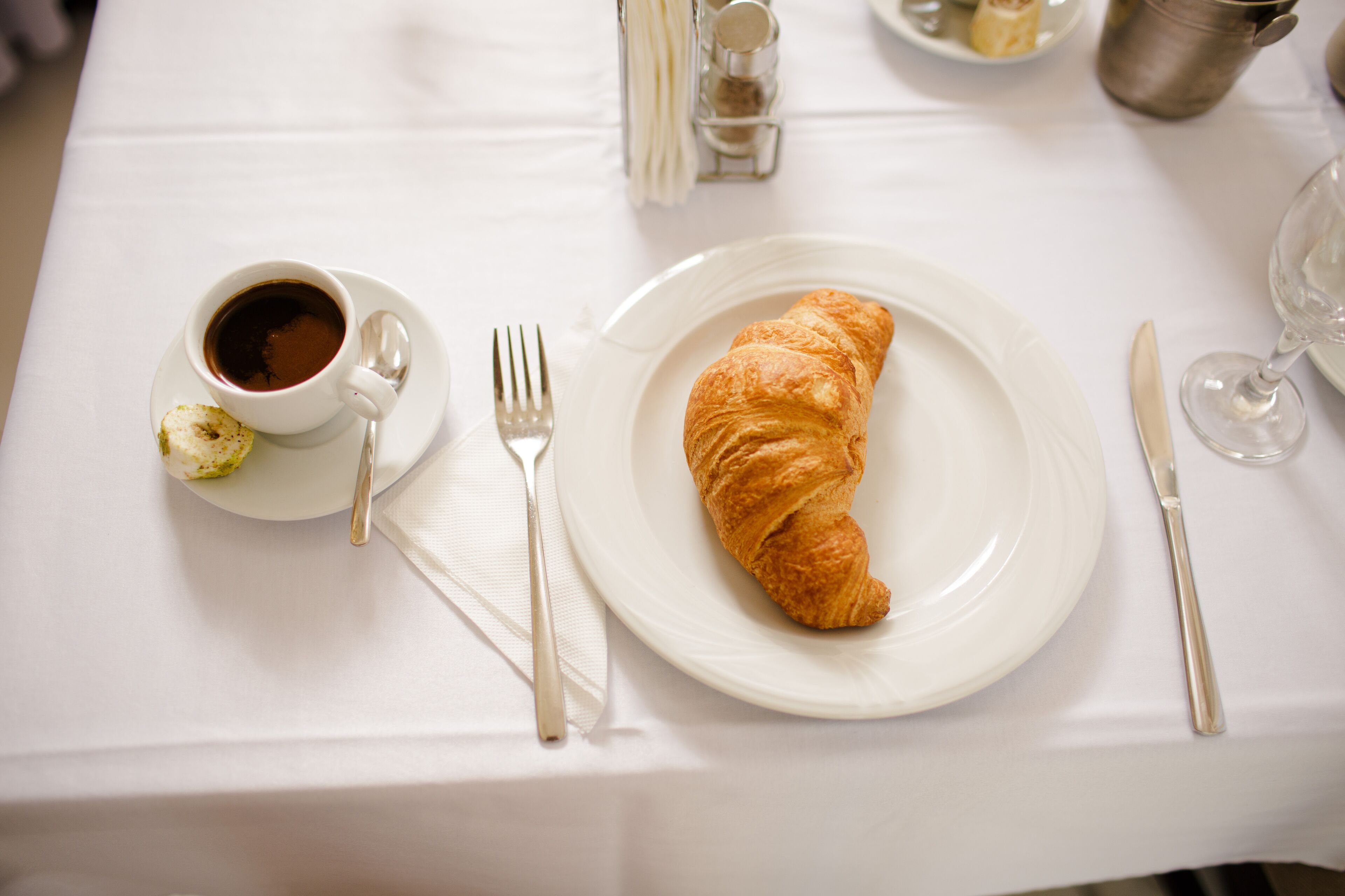 فطور أوروبي مجانًا يوميًا