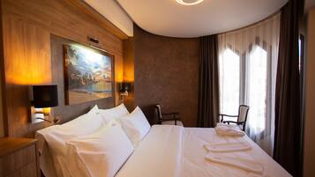 Comfort Double or Twin Room | Hypo-allergenic bedding, memory-foam beds, minibar, in-room safe