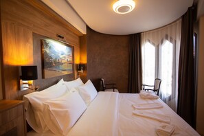 Comfort-Doppel- oder -Zweibettzimmer | Allergikerbettwaren, Betten mit Memory-Foam-Matratzen, Minibar