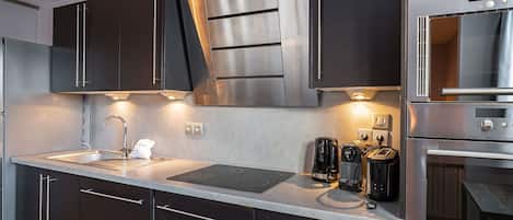 Fridge, microwave, oven, stovetop