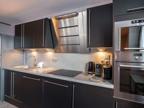 Frigorífic, microones, forn i placa de cuina 