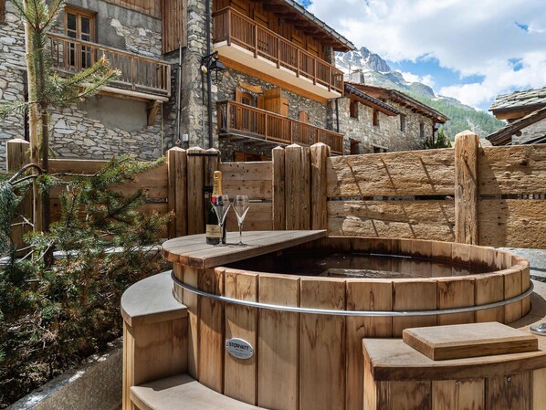 Bain à remous extérieur