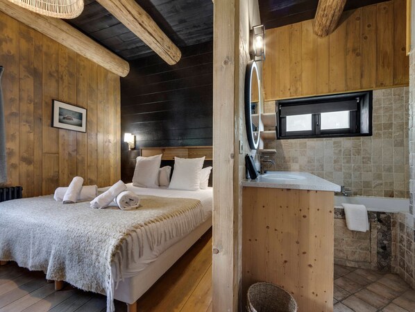 6 bedrooms, free WiFi, bed sheets - Charming 200m² Chalet in Val d'Isère with Sauna and Nordic Bath (Val-d'Isère)