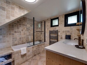 Hair dryer, towels - Charming 200m² Chalet in Val d'Isère with Sauna and Nordic Bath (Val-d'Isère)