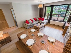 TV - Luxury apartment 75m², 6 pers, center Val d'Isère, ski-in/ski-out, south-facing terrace (Val-d'Isère)