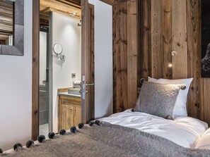 4 quartos, Wi-Fi de cortesia, roupa de cama