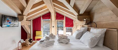 5 bedrooms, free WiFi, bed sheets