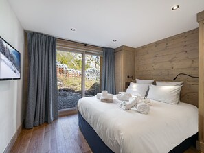 5 bedrooms, free WiFi, bed sheets