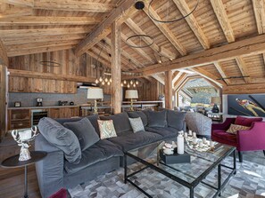 TV, fireplace - Luxury Chalet Near Ski Lifts with Wellness Area, Terrace, and Catering in Val-d'Isère (Val-d'Isère)