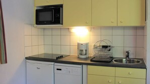 A compact kitchen with a microwave, coffee maker, and a sink. - Spacious 3-Room + Bunk Area, Sleeps 8, Close to Slopes and Shops in Vars Les Claux (Vars)