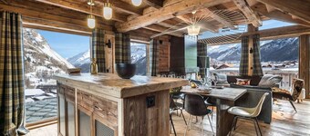Luxurious Chalet with Panoramic Views, Jacuzzi, Hammam, Near Slopes, Sleeps 10
