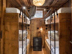 4 quartos, Wi-Fi de cortesia, roupa de cama