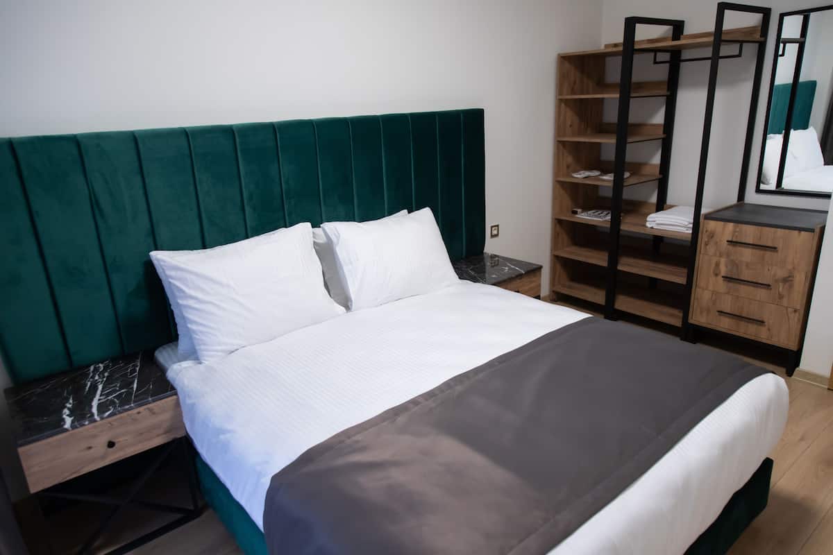 2 bedrooms, Egyptian cotton sheets, premium bedding, in-room safe