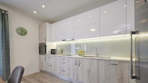 Apartemen, 2 kamar tidur | Dapur pribadi | Lemari es, microwave, oven, dan kompor