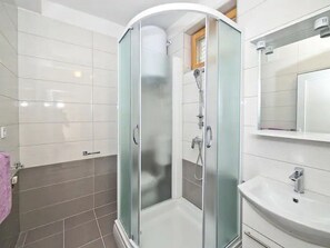 Studio (1) | Bathroom | Towels - Apartments Antica (Okrug)