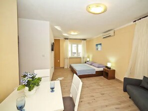 Studio (2) | Coin séjour | Télévision LCD