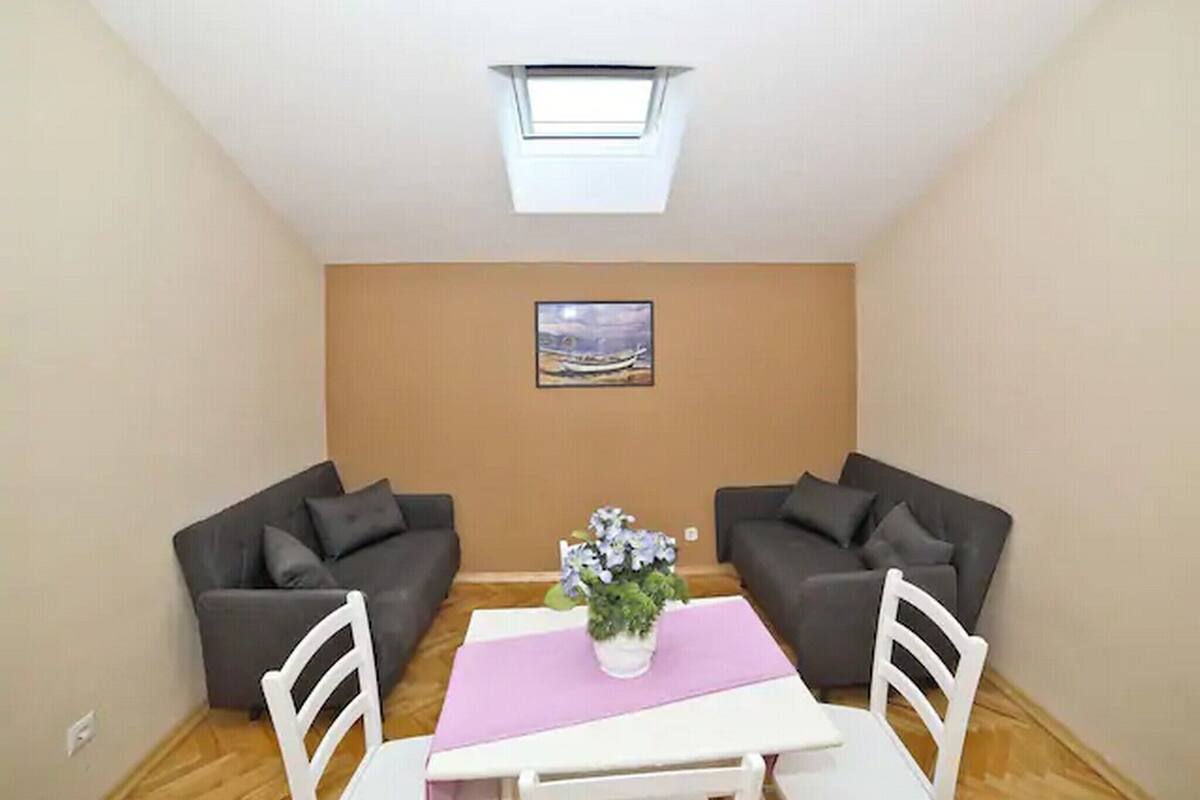 Apartment, 1 Bedroom | Dining room
