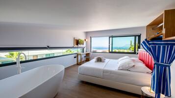 6 bedrooms, in-room safe, desk, iron/ironing board