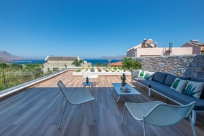 Terrace/patio - Brand new Villa Lydia, indoor heated pool, sea view, ideal for big groups (Kissamos)