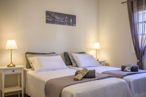 2 chambres, coffres-forts dans les chambres, Wi-Fi, draps fournis