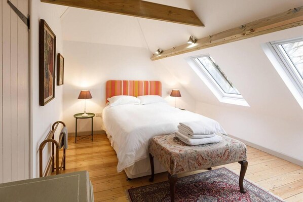 Casa rural | 1 dormitori, planxa i posts de planxar i un bressol de viatge 