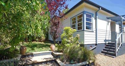Rodova Cottage with fireplace and enclosed backyard