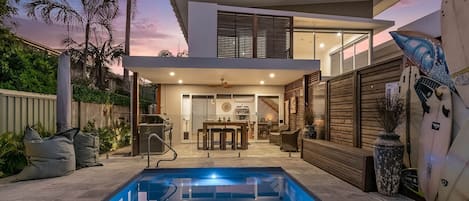 Lämmitetty uima-allas