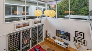 Interior - Byron Sunrise - 4 BR retreat with heated pool (Byron Bay)