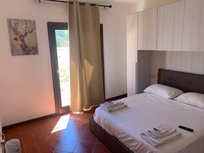 1 chambre, fer et planche à repasser, lit parapluie, Wi-Fi gratuit