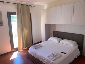 1 bedroom, iron/ironing board, travel crib, free WiFi - A.E. Stintino Relax House (Stintino)