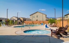 House, 4 Bedrooms | Pool