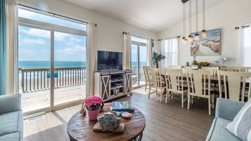 Una Smart TV, un futbolín, libros