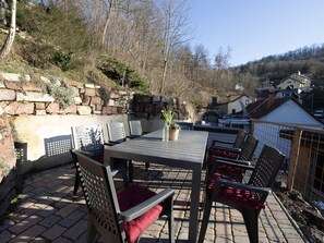 Outdoor dining - Naturally Kirchner - Ecological and family-friendly in the old town by the forest (Eisenach)