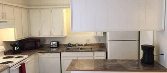Quiet townhouse close to Fort Sill!