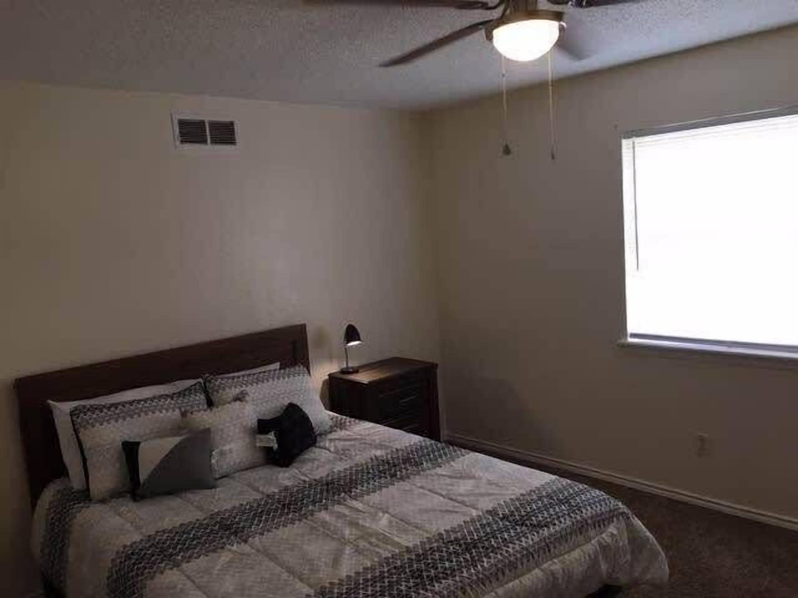 2 slaapkamers, een strijkplank/strijkijzer, wifi, beddengoed