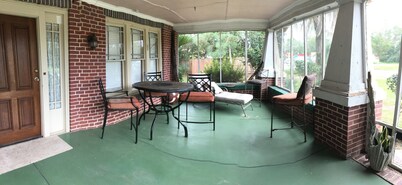 House in town, secluded backyard