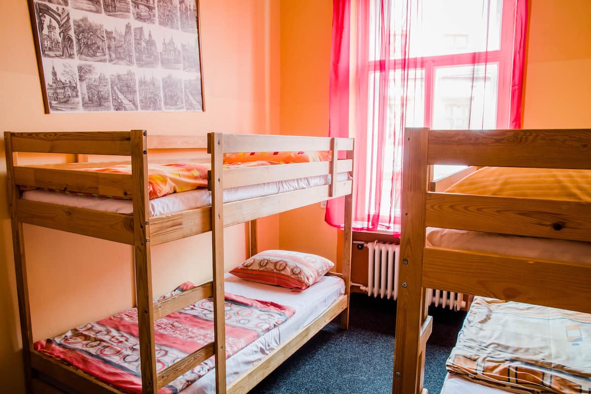 Soundproofing, free WiFi, bed sheets