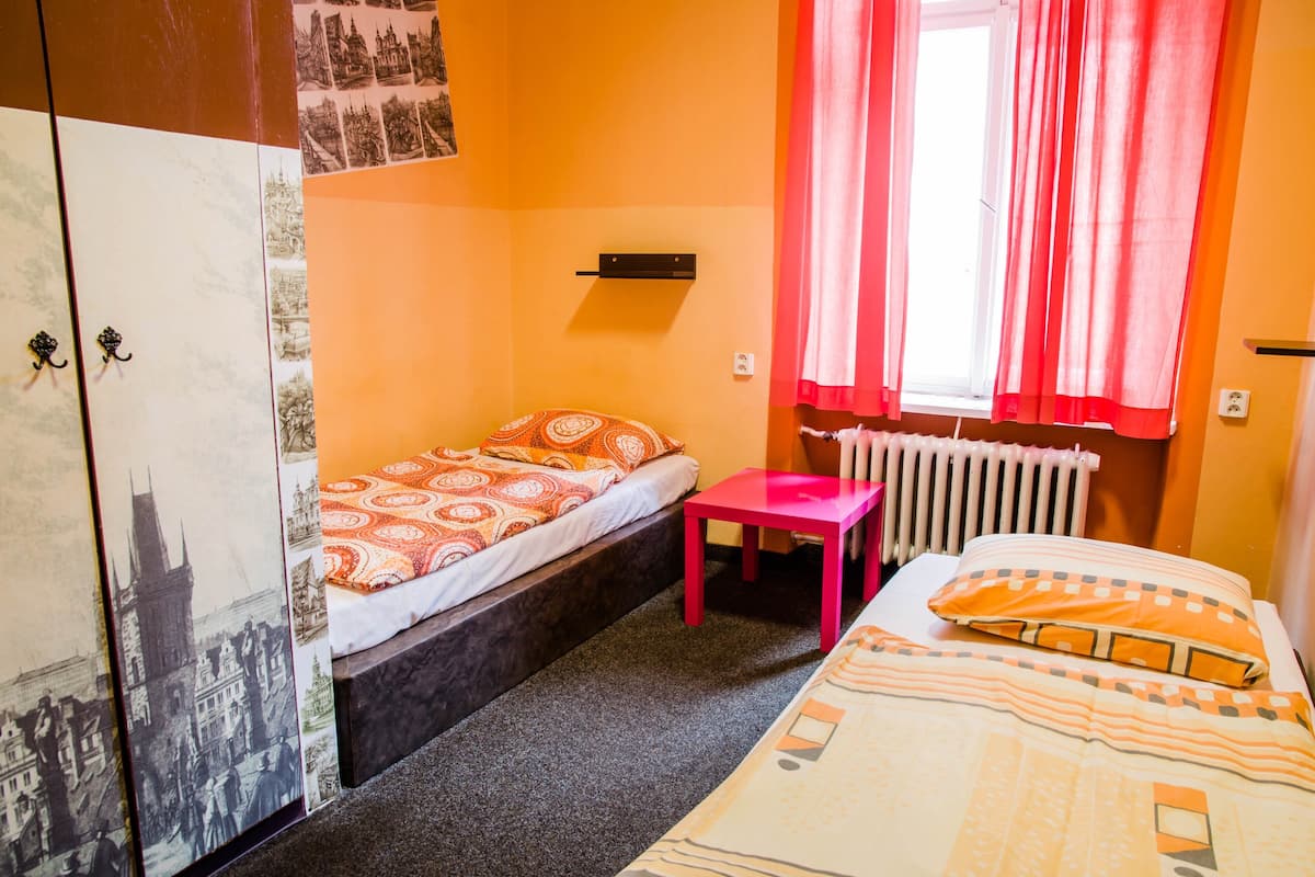 Soundproofing, free WiFi, bed sheets
