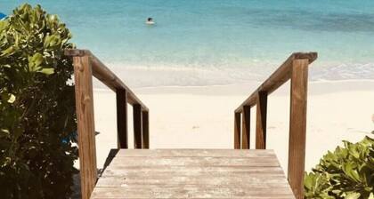 2BR Private Pool Villa âą 3-Minute Walk to Grace Bay âą Sleeps 4