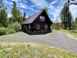 Exterior - Relaxing 5 Bedroom Log Cabin with Large Backyard (Donnelly)
