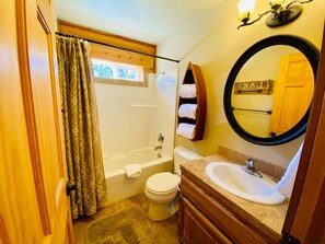 Hair dryer, towels - Relaxing 5 Bedroom Log Cabin with Large Backyard (Donnelly)