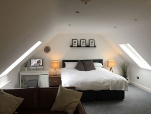 2 chambres, fer et planche à repasser, Wi-Fi gratuit, draps fournis