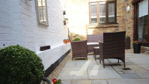 Apartment | Balcony - Harpenden House Apartment 2 Quality at its Best! (Harpenden)