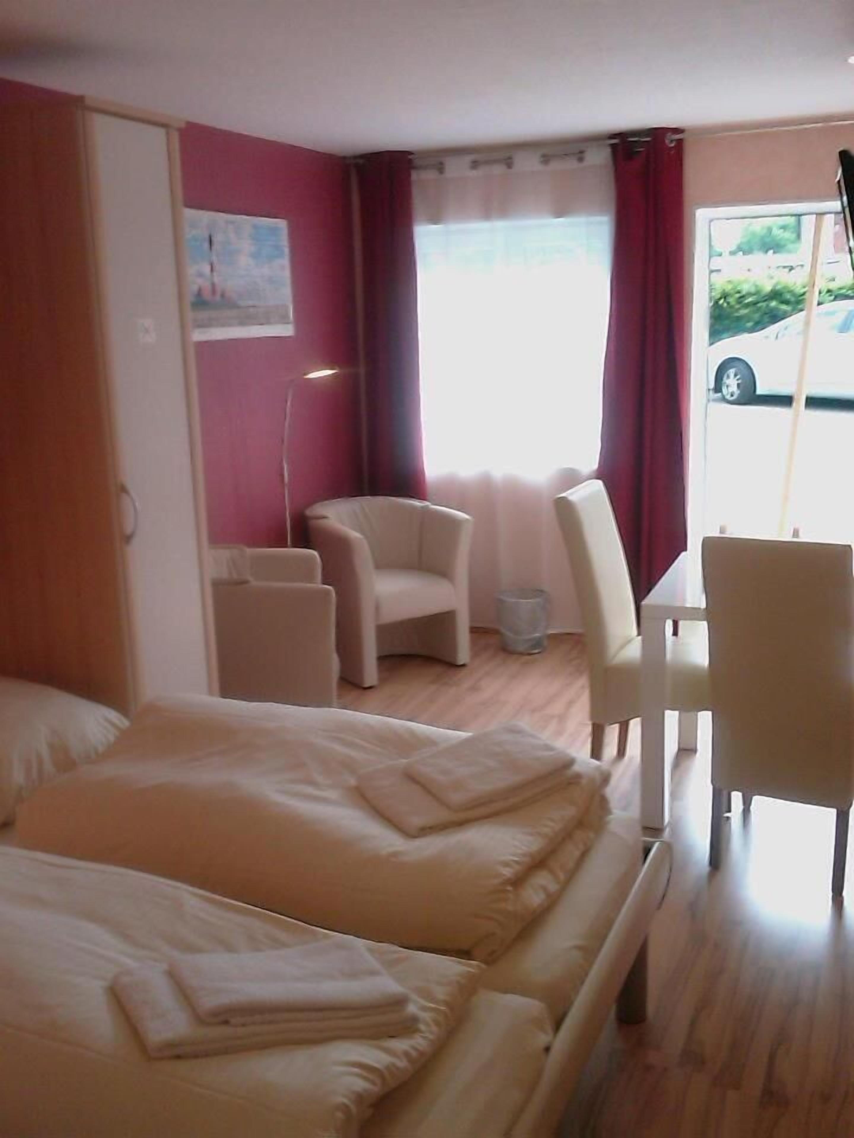 hypo-allergenic bedding, free wifi, bed sheets