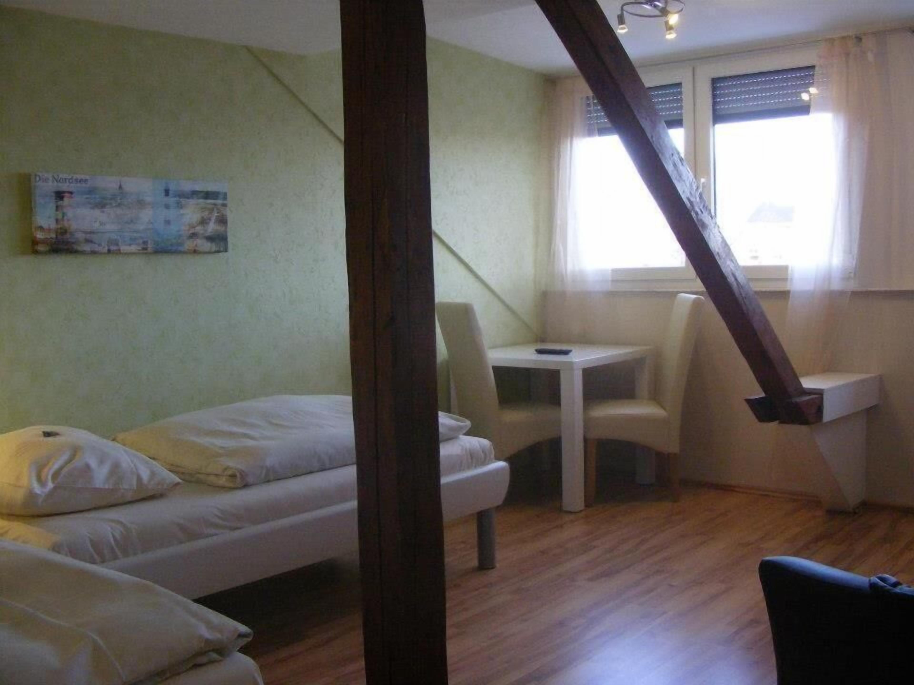 hypo-allergenic bedding, free wifi, bed sheets