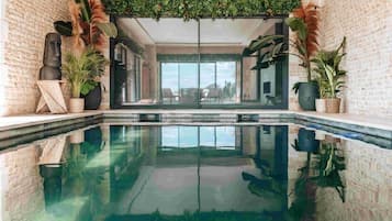 Indendørs pool