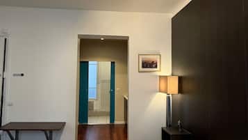 Fer et planche Ă repasser, draps fournis